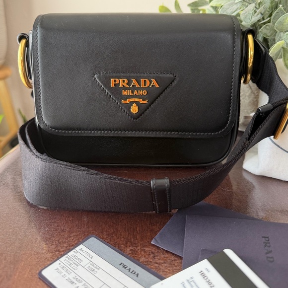 Authentic Prada 1BD302 Pattina in Pelle Vitello Black Leather. - Picture 2 of 16